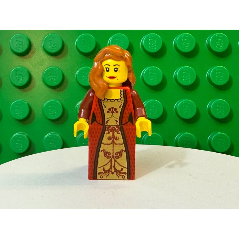 LEGO Castle Kingdoms Queen Minifigure Red Gold Gown Ginger Hair cas440